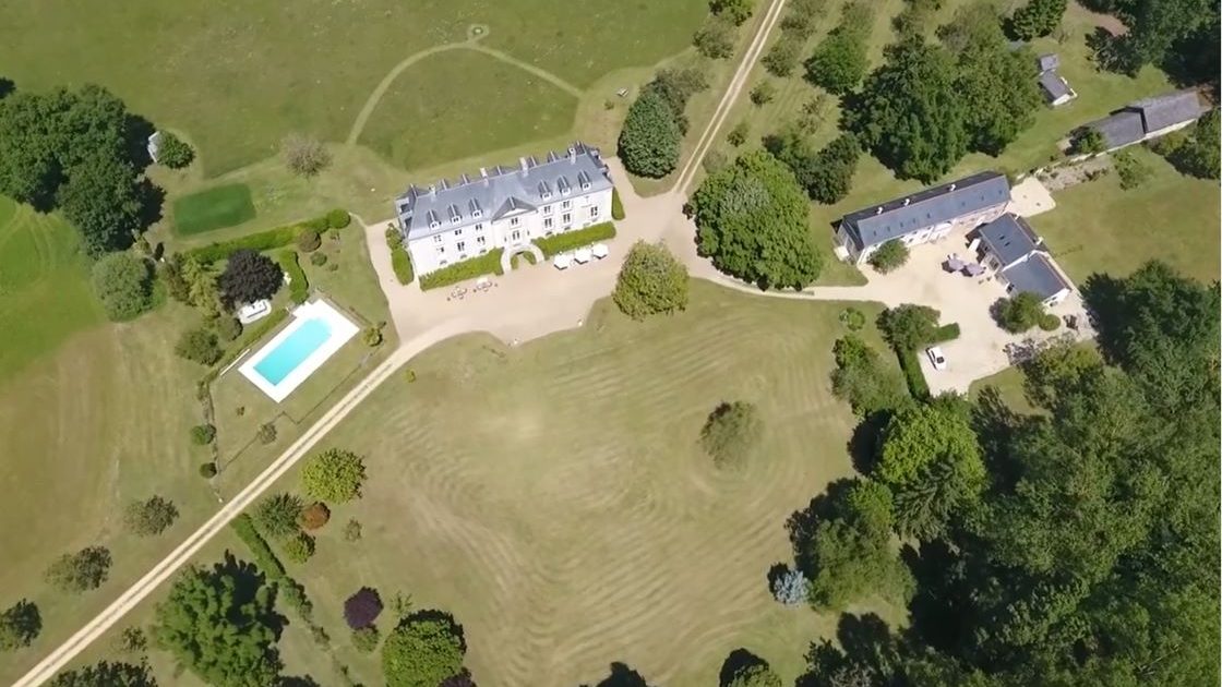 Chateau La Mothaye - Drone view gites chateau