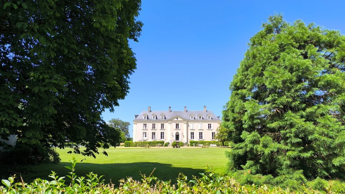 Chateau la Mothaye - park voorzijde 04 - gite kasteelovernachting loire frankrijk