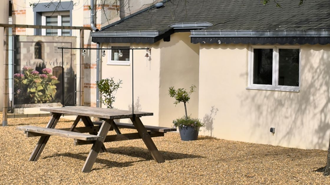 Petit Verger - terras voor - gite loire frankrijk